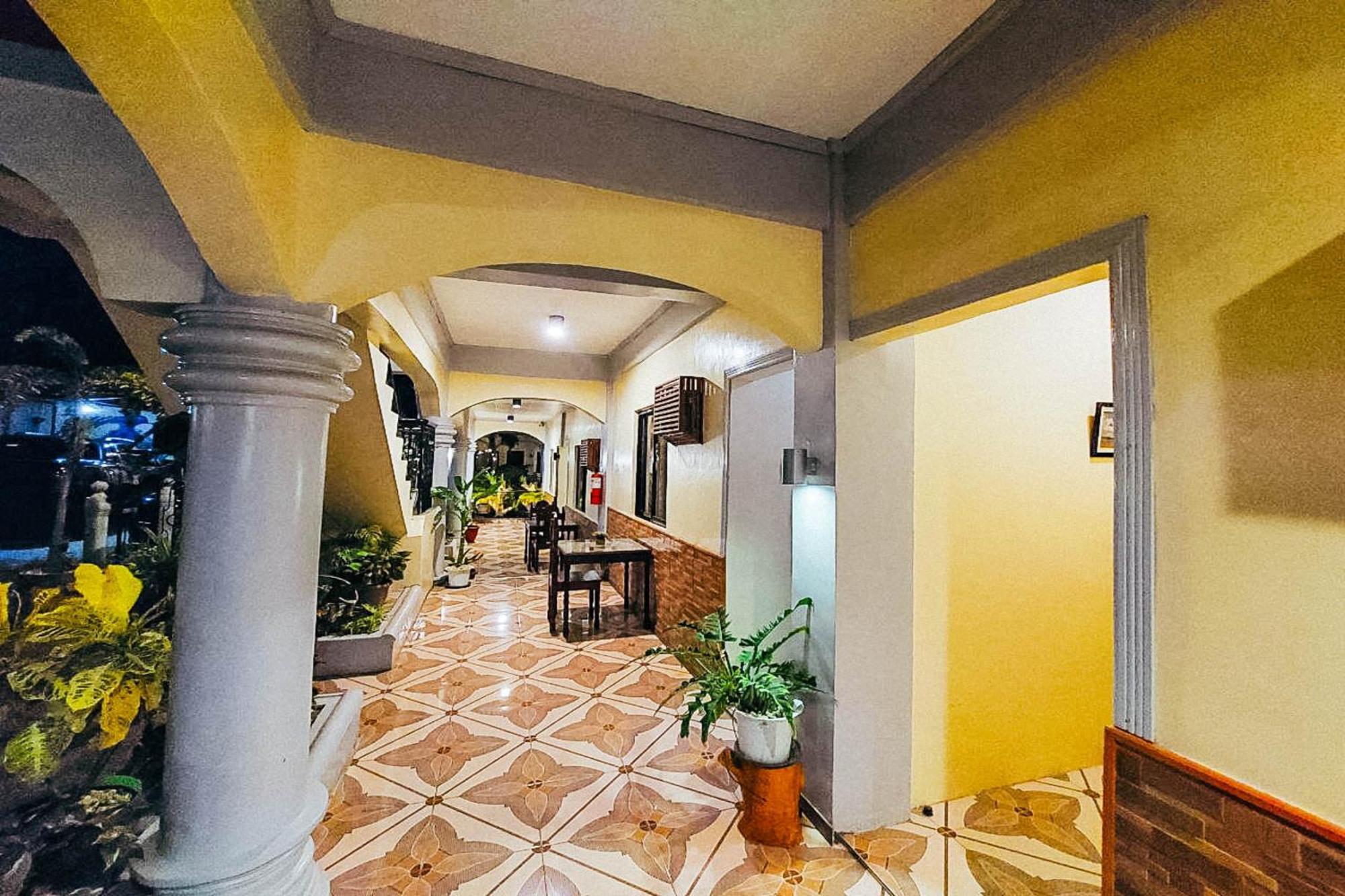 Mbg Travellers Inn Powered By Cocotel Puerto Princesa Exterior foto